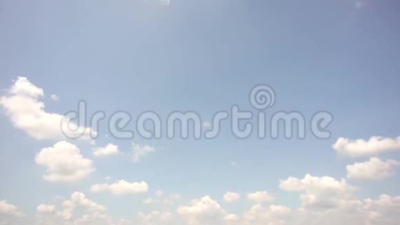 云和天空在自然光中视频的预览图