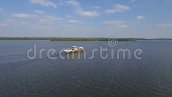 丹妮珀河上的游船视频的预览图