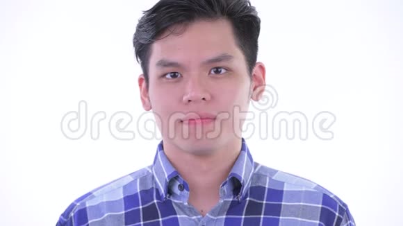 一张快乐的年轻亚洲时髦男人微笑的脸视频的预览图