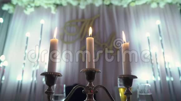 宴会上的餐桌蜡烛视频的预览图
