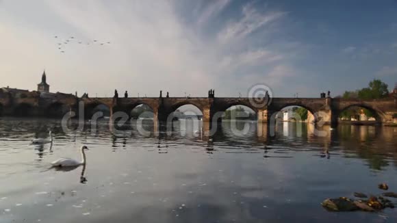 从贡巴的查尔斯桥视频的预览图