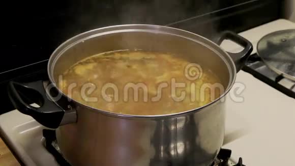 乌克兰煮汤视频的预览图