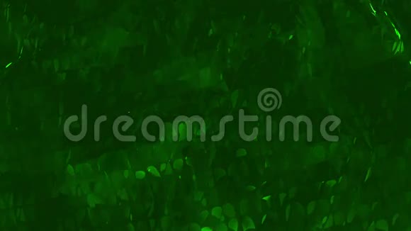 深绿色低聚挥发面作为游戏景观深绿色多边形几何振动环境或脉动视频的预览图