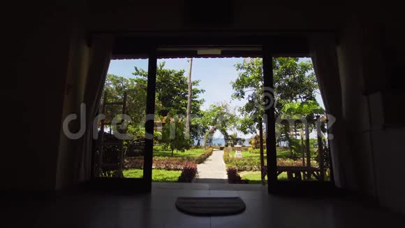 从酒店的海景视频的预览图