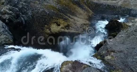 冰岛瀑布在西峡湾视频的预览图