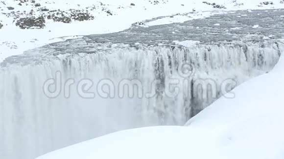 瀑布Dettifoss在冬季冰岛视频的预览图