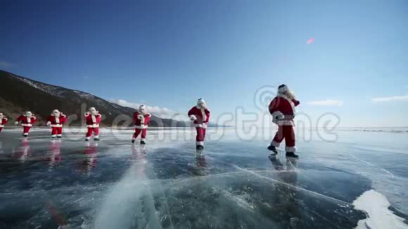 在贝加尔湖旅行圣诞老人环行视频的预览图