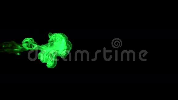 绿色油漆溶解在水中的黑色背景三维渲染体素图形电脑模拟7全高清视频的预览图