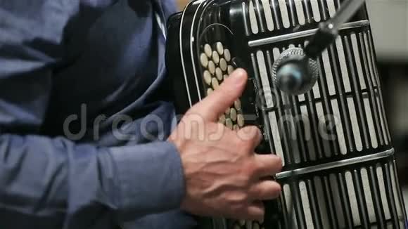 手风琴巴彦视频的预览图