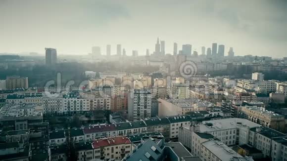 波兰华沙天际线空中拍摄视频的预览图