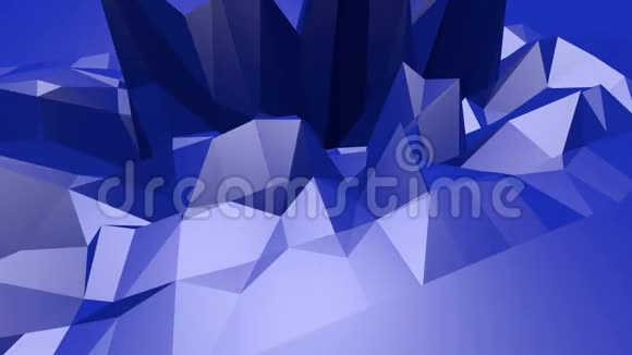 蓝色低聚移位表面作为游戏背景蓝多角几何变换环境或脉动背景视频的预览图