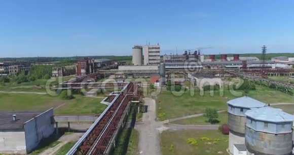 从炼油厂起飞废弃工厂视频的预览图