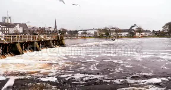 Athlone河水力发电厂景观视频的预览图