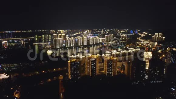 夜间度假城市视频的预览图