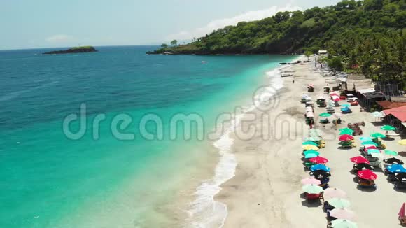 鸟瞰巴厘岛天堂维珍海滩印度尼西亚视频的预览图