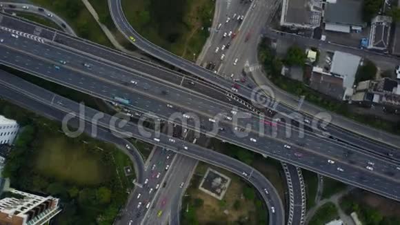 4K路口高速公路从无人驾驶飞机视角看交通视频的预览图