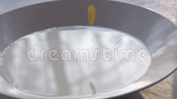 玉米片浇牛奶视频的预览图
