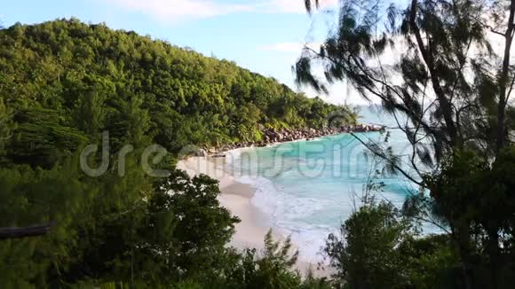 塞舌尔AnseGeorgette热带海滩视频的预览图