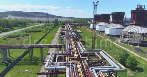 从炼油厂起飞废弃工厂视频的预览图