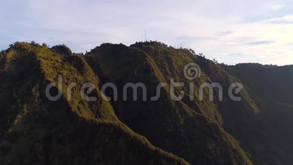 鸟瞰布罗莫山东爪哇印度尼西亚视频的预览图