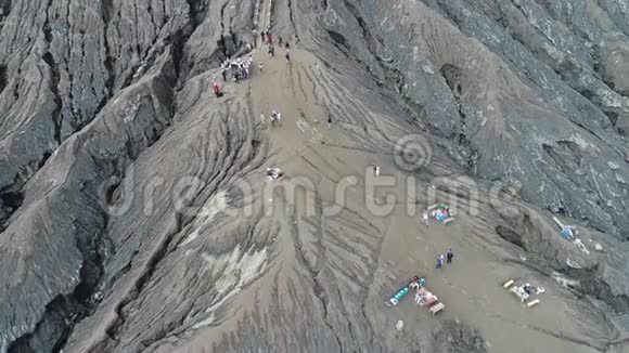 布罗莫火山火山口东爪哇印度尼西亚空中景观视频的预览图