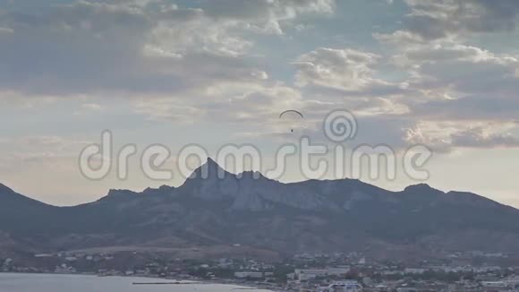 滑翔伞飞升飞升视频的预览图