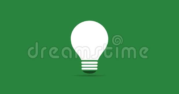 绿色环保能源概念视频动画灯泡内太阳和太阳能电池板符号动画视频的预览图