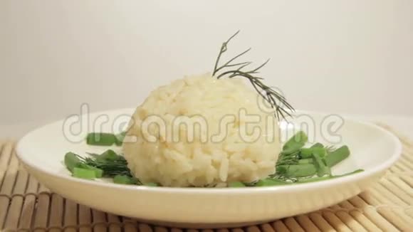 传统的米饭和馅视频的预览图