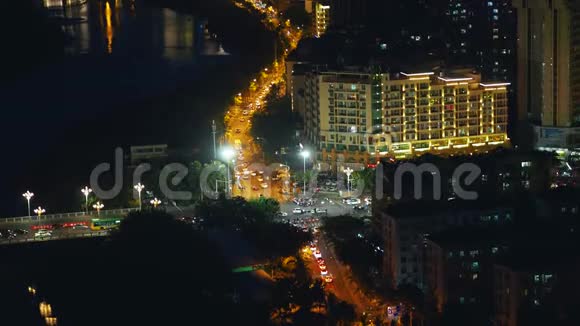 夜间城市空中视频的预览图