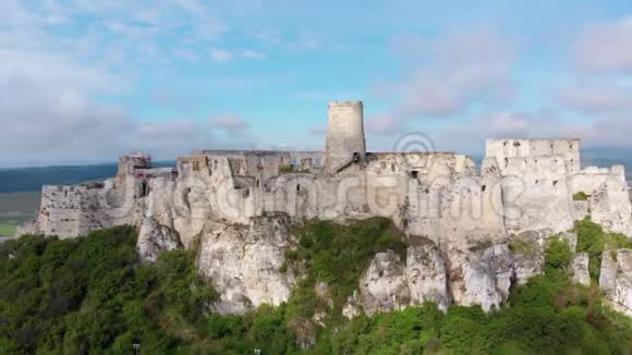 斯皮斯城堡的空中无人机景观斯洛伐克古堡斯皮斯基赫拉德视频的预览图
