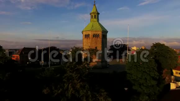 日落中的斯塔万格城景视频的预览图