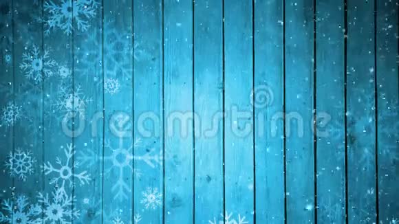 雪落在蓝色的背景上视频的预览图