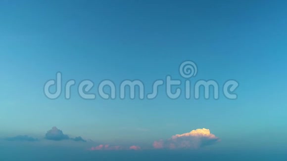 日出时的空中景色4K视频的预览图