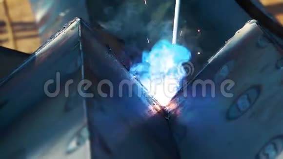 焊接工业设备理念视频的预览图