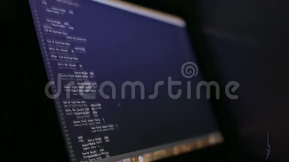 在虚拟空间运行的计算机代码程序黑客动画数码显示视频的预览图