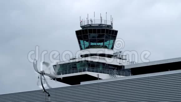 在机场的塔台视频的预览图