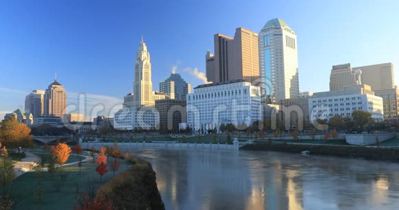 哥伦布俄亥俄州的天际线美丽的一天4K视频的预览图