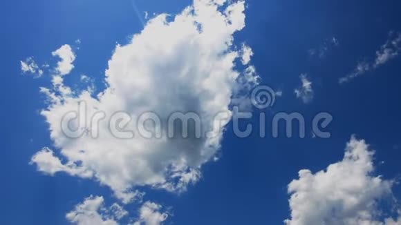 美丽的云彩天气美丽的蓝天视频的预览图