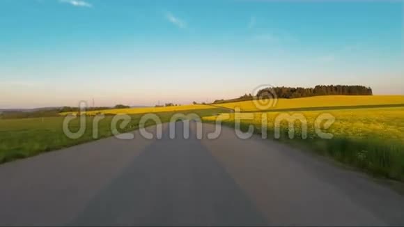 春乡公路汽车驾驶视频的预览图