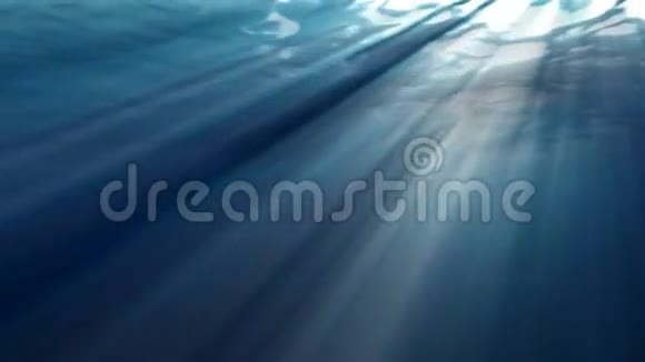 高质量的海洋波浪从现实水下循环动画光线照射进来视频的预览图