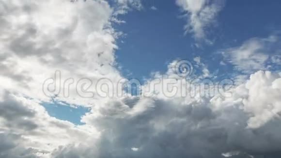 夏季云景延时镜头视频的预览图