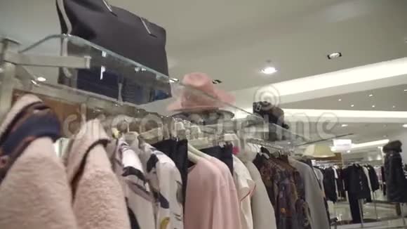 奢侈品服装店视频的预览图
