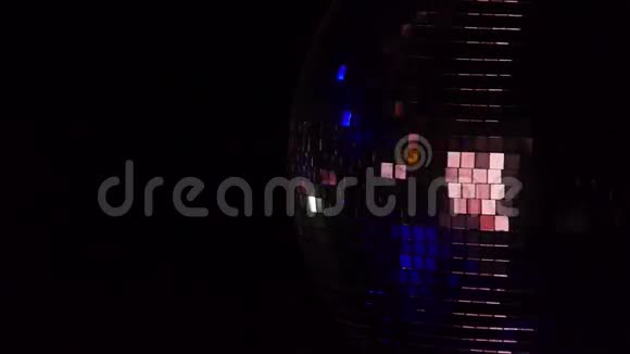 迪斯科镜球夜总会酒吧音乐灯光秀视频的预览图