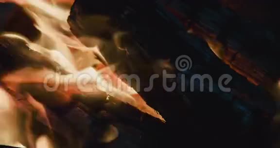 黑色背景的高清火视频的预览图