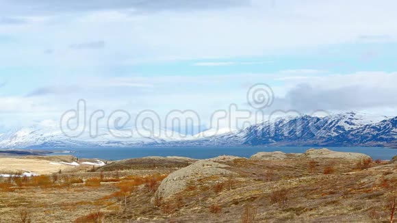 冰岛火山冬季山景的时间流逝视频的预览图