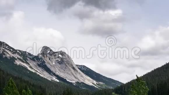 加拿大山景的时间推移视频的预览图