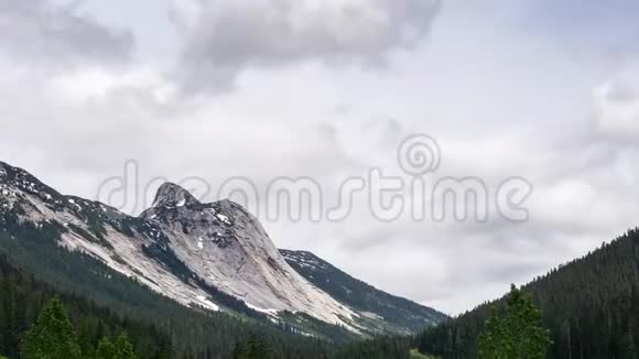 加拿大山景的时间推移视频的预览图