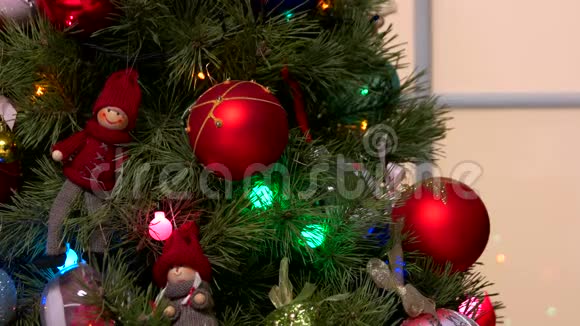 有装饰圣诞树的圣诞背景视频的预览图