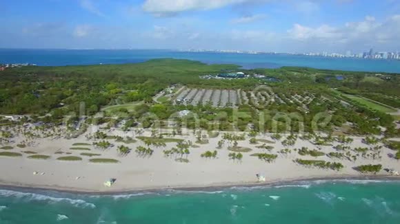 空中视频关键比斯凯恩克兰顿公园海滩视频的预览图