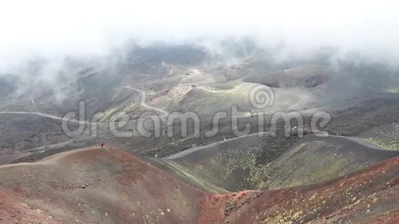 意大利西西里岛埃特纳火山上的西尔维斯特里火山口视频的预览图